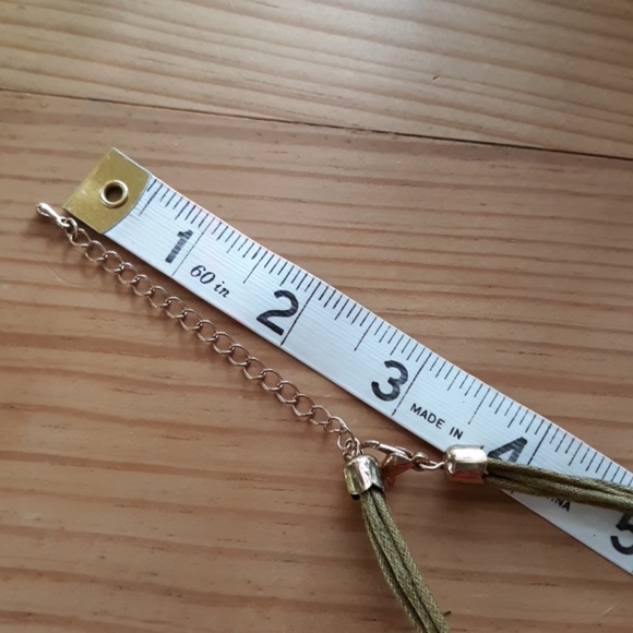 Gorgeous Medallion Necklace - Picture 6 of 7